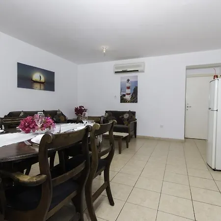 Avlida * Paralimni