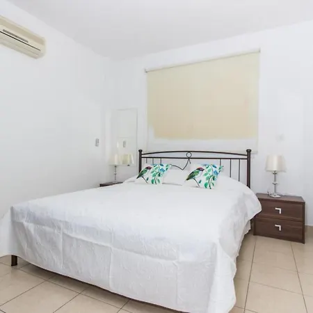 Avlida Apartment *
