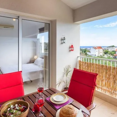 Apartment Avlida